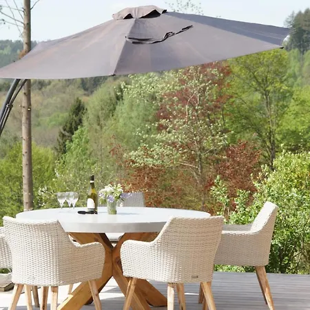 Le Chablis De Lesse Bed & Breakfast *