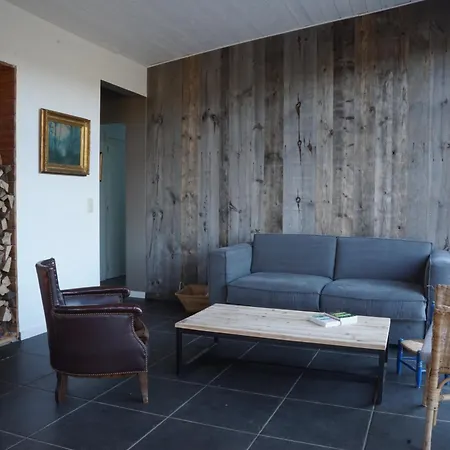 Le Chablis De Lesse Bed & Breakfast *